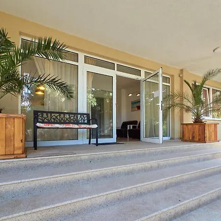 Апартаменты Relax Larrisa *