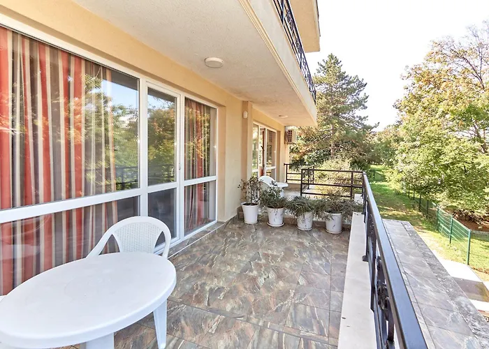 Апартамент Relax Larrisa