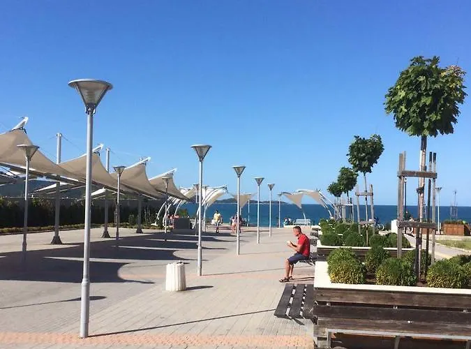 Апартамент Relax Larrisa *